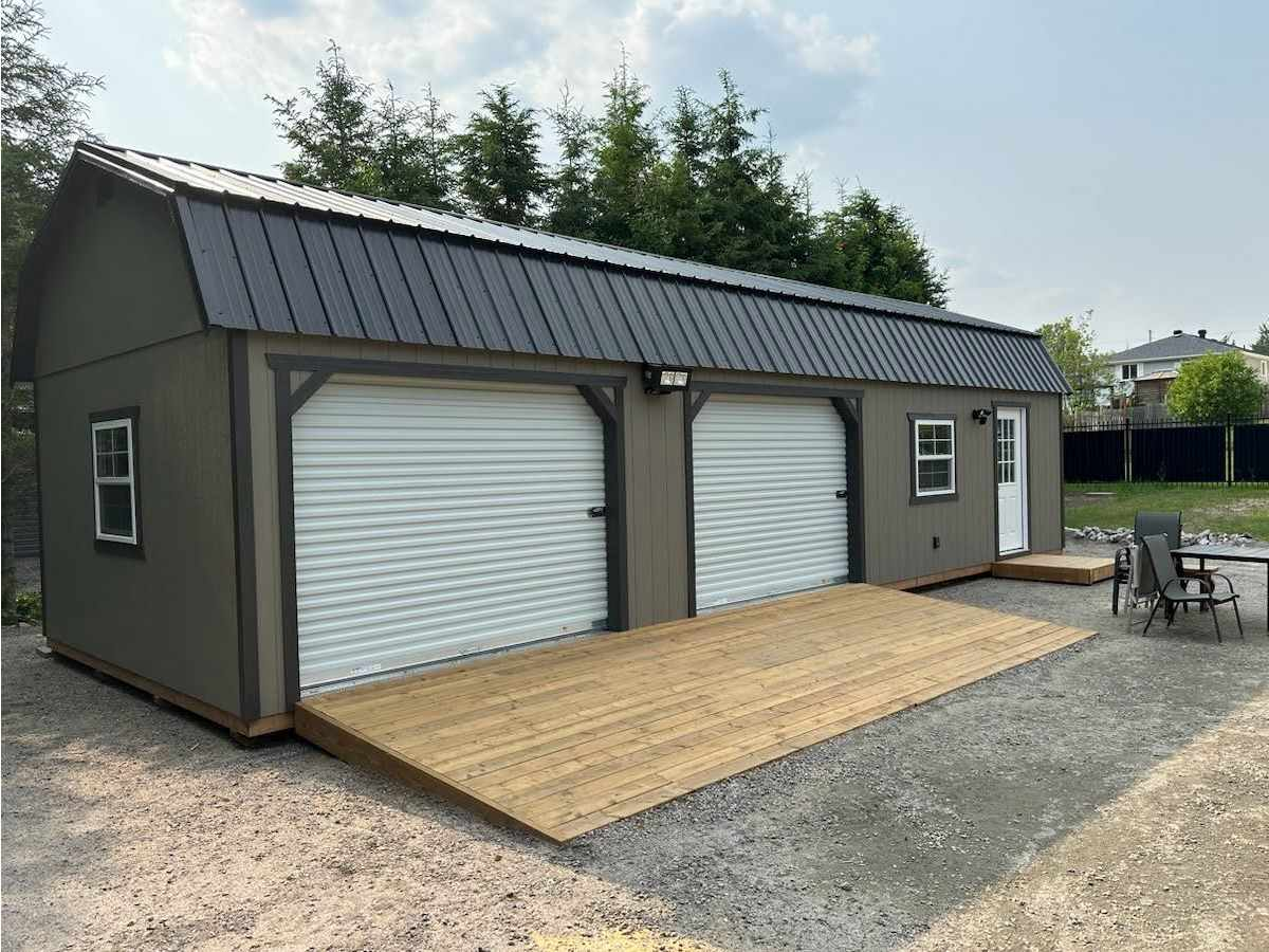 914: Lofted Barn 16x40 8' Walls Custom Colour with Black Trim - Build on Site